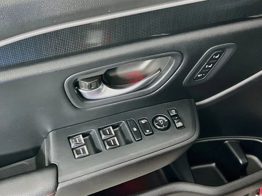 Used 2025 Honda Pilot Black Edition image 19
