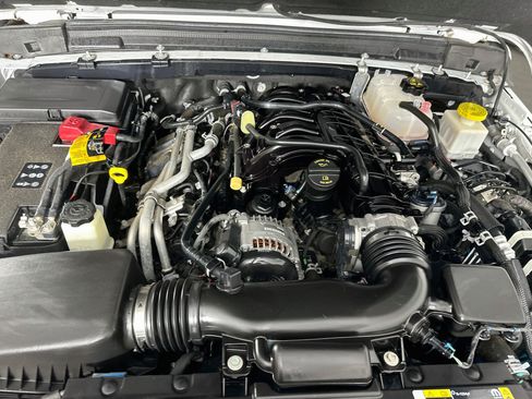 Used 2022 Jeep Gladiator Sport AWD/4WD image 31