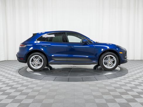 Certified 2022 Porsche Macan image 8