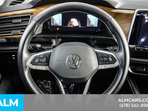Used 2025 Volkswagen Atlas SE image 27