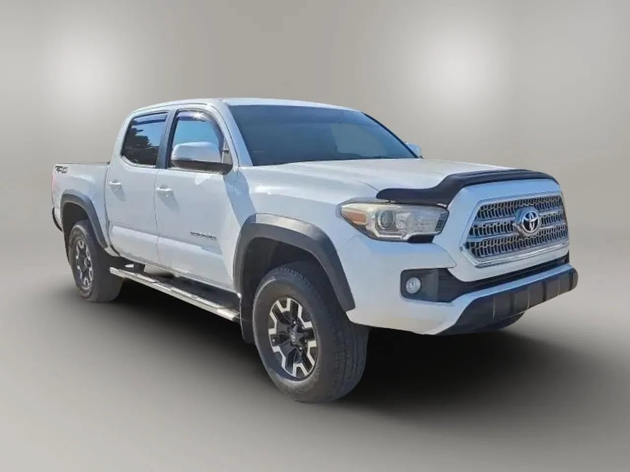 Used 2017 Toyota Tacoma TRD Off-Road w/ Tow Package RWD image 2