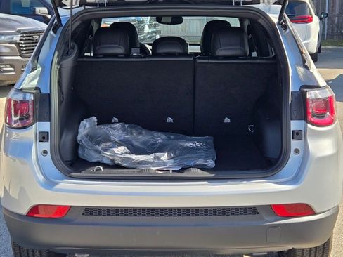 New 2026 Jeep Compass Latitude image 12