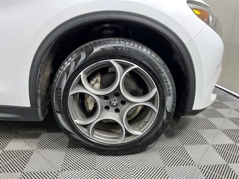Used 2023 Alfa Romeo Stelvio Sprint image 9
