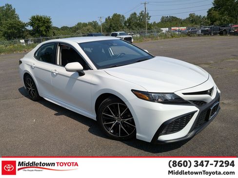 Used 2024 Toyota Camry SE w/ Cold Weather Package AWD/4WD image 1