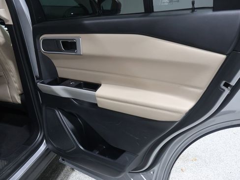 Used 2022 Ford Explorer XLT image 26