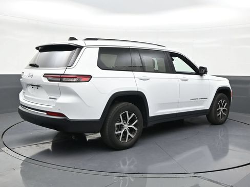 Used 2023 Jeep Grand Cherokee L Limited AWD/4WD image 5