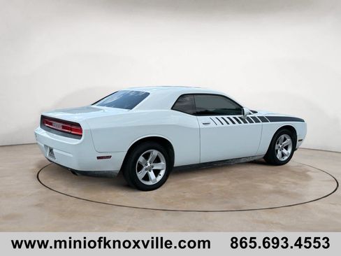 Used 2011 Dodge Challenger RWD image 3
