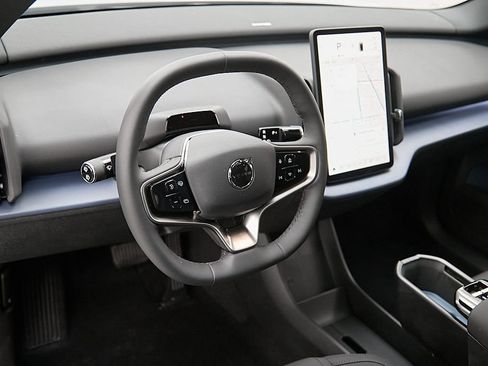 Certified 2025 Volvo EX30 Ultra w/ Climate Package image 13