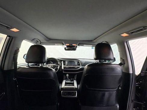 Used 2019 Toyota Highlander AWD V6 image 29