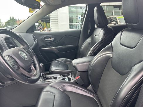 Used 2020 Jeep Cherokee Latitude Plus w/ Cold Weather Group AWD/4WD image 6