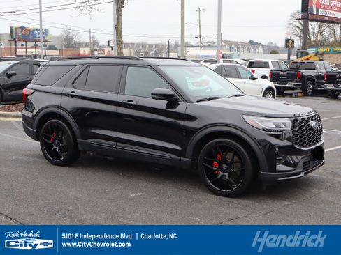 Used 2025 Ford Explorer ST image 1