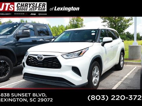 Used 2021 Toyota Highlander L FWD image 1