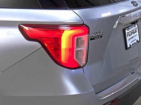 Used 2021 Ford Explorer 4WD image 10