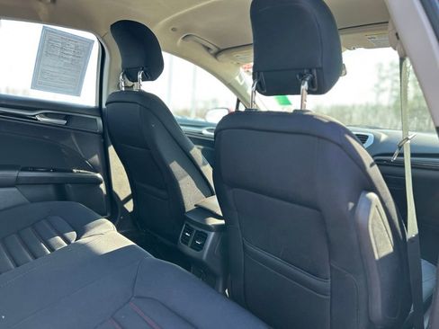 Used 2014 Ford Fusion SE w/ Equipment Group 501A image 16