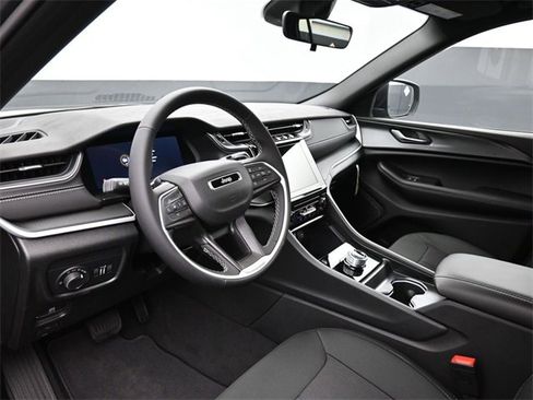 New 2025 Jeep Grand Cherokee Laredo X image 12