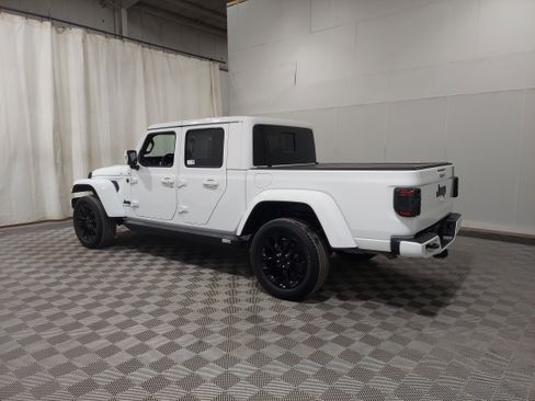 Used 2022 Jeep Gladiator Overland image 2