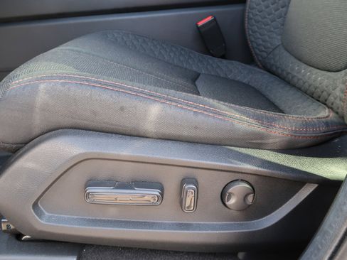 Used 2025 Honda Pilot Sport image 15