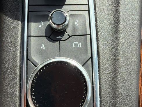 Used 2022 Cadillac Escalade Luxury AWD/4WD image 19