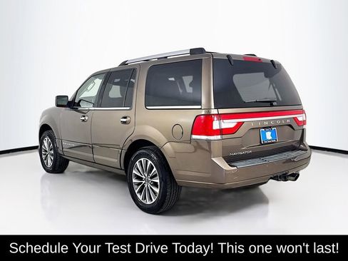 Used 2017 Lincoln Navigator Select RWD image 5