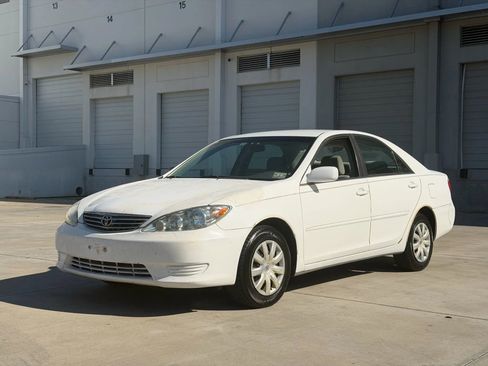 Used 2005 Toyota Camry XLE image 5