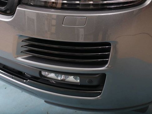Used 2017 Land Rover Range Rover HSE image 14