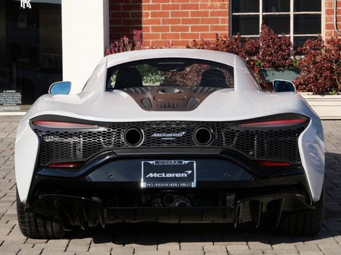 Used 2024 McLaren Artura RWD image 5