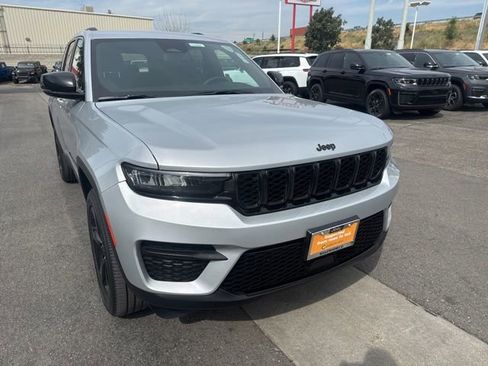 Certified 2023 Jeep Grand Cherokee Altitude image 8