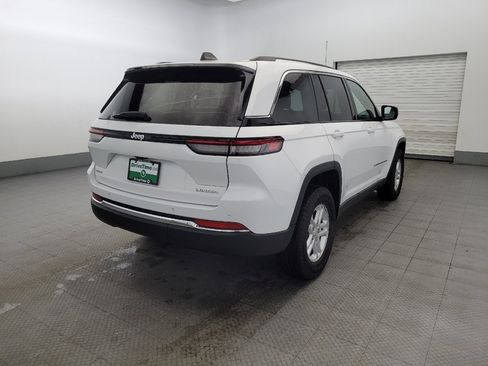 Used 2023 Jeep Grand Cherokee Laredo AWD/4WD image 9
