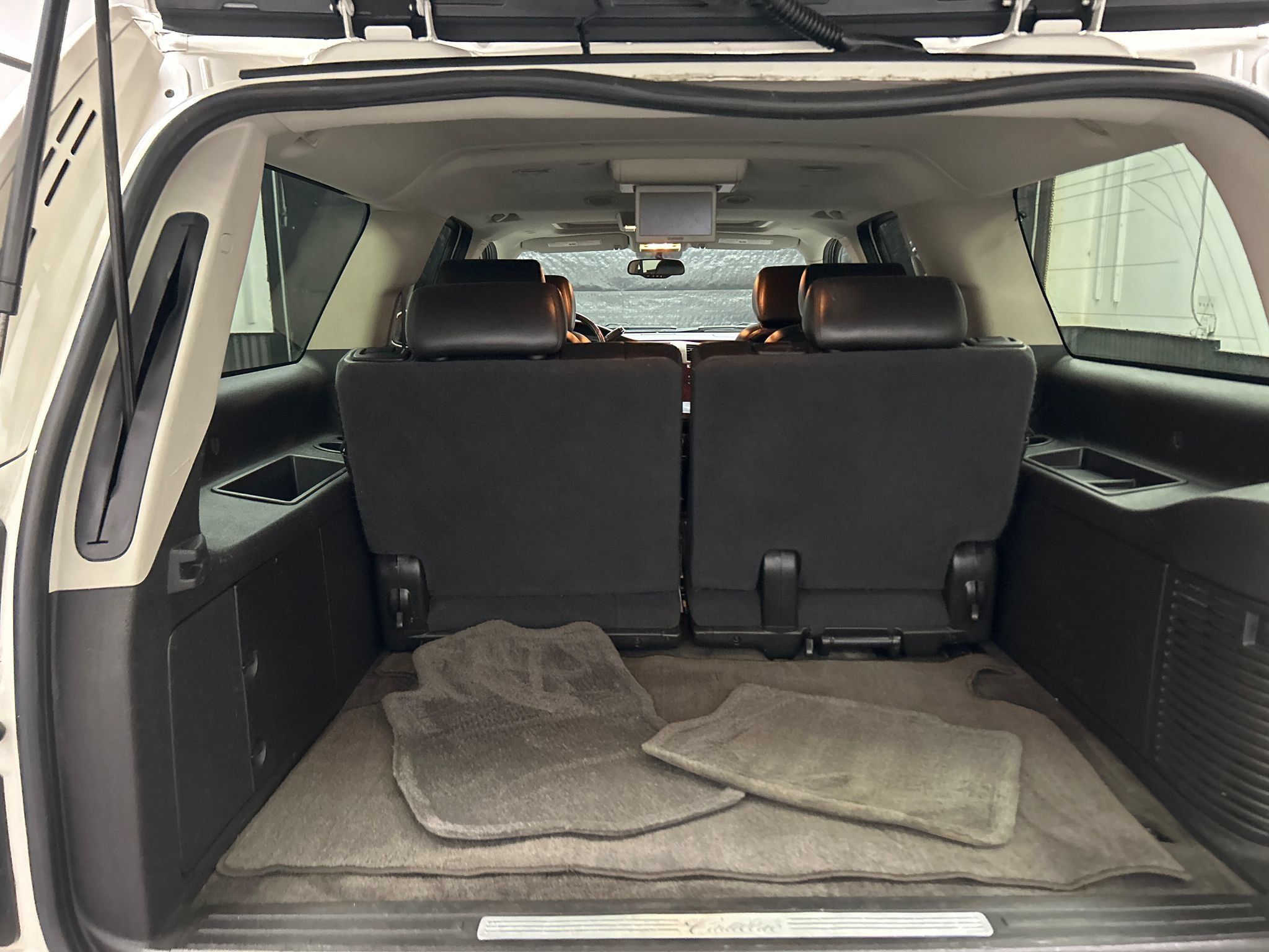 Used 2010 Cadillac Escalade ESV Premium AWD/4WD image 13