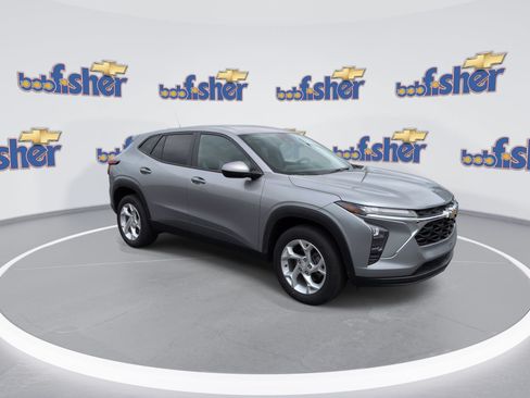 Certified 2024 Chevrolet Trax LS w/ LS Convenience Package FWD image 3