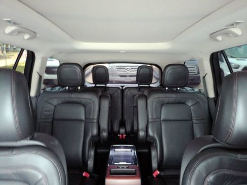Used 2024 Lincoln Aviator Reserve w/ Equipment Group 201A RWD image 4
