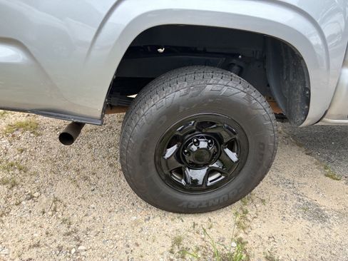 Used 2018 Toyota Tacoma SR w/ SR Convenience Package RWD image 9