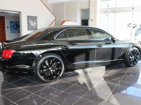 Used 2022 Bentley Flying Spur V8 image 5