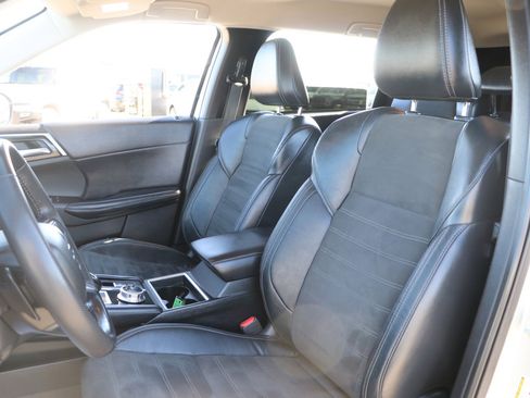 Used 2023 Mitsubishi Outlander SE FWD image 14