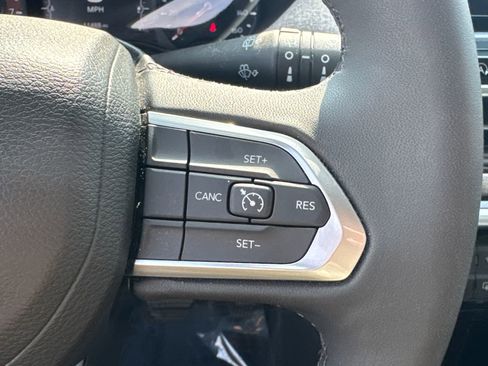 Used 2025 Jeep Compass Latitude image 26