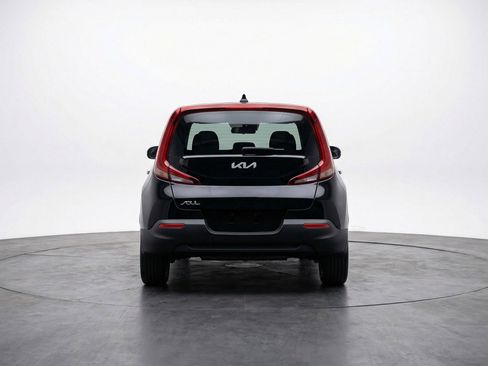 Used 2025 Kia Soul LX w/ LX Technology Package FWD image 7