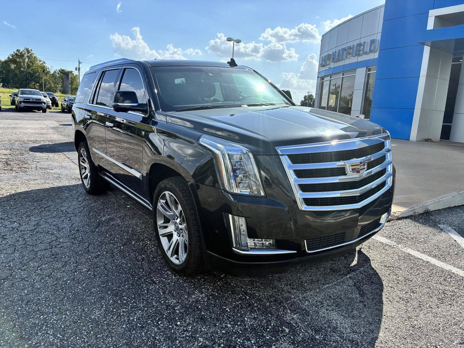 Used 2017 Cadillac Escalade Premium Luxury AWD/4WD image 2
