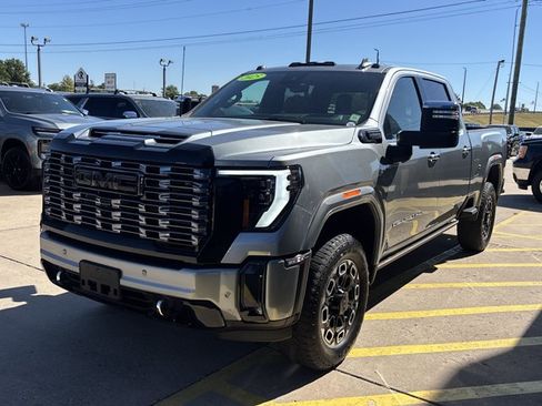 Used 2025 GMC Sierra 3500 Denali Ultimate AWD/4WD image 8