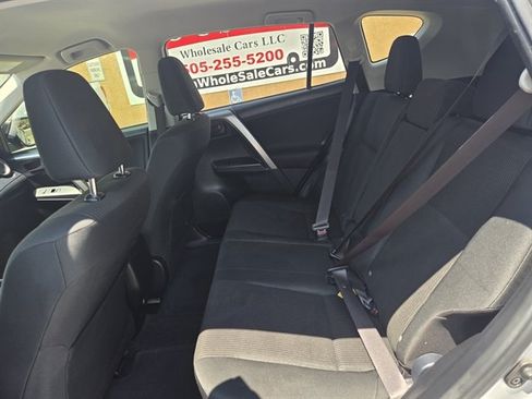 Used 2018 Toyota RAV4 LE FWD image 10