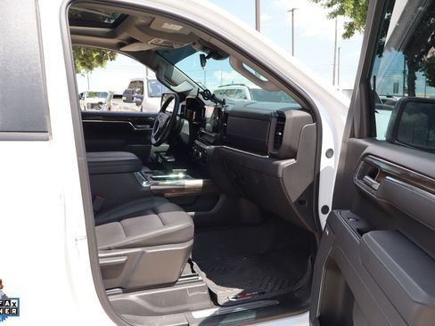 Used 2025 Chevrolet Silverado 1500 LT Trail Boss w/ LT Trail Boss Premium Package AWD/4WD image 30