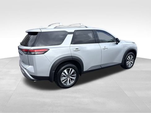 Used 2023 Nissan Pathfinder SL w/ Lighting Package (N92) image 6
