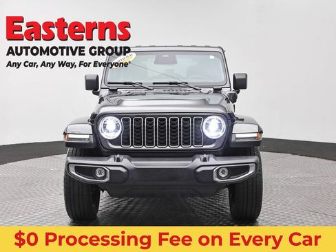 Used 2025 Jeep Wrangler Unlimited Sahara AWD/4WD image 2