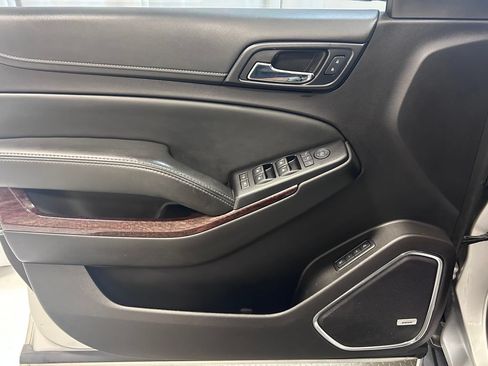 Used 2016 GMC Yukon XL SLT w/ Open Road Package AWD/4WD image 4