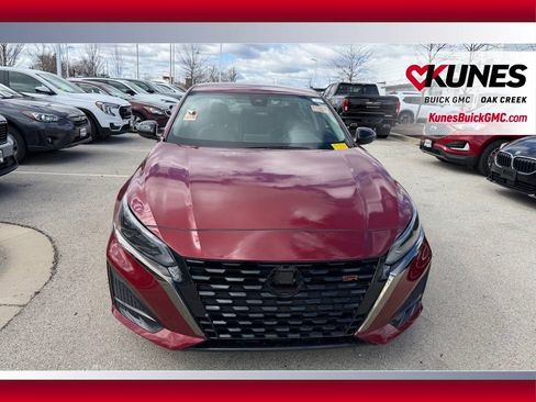 Used 2025 Nissan Altima 2.5 SR FWD image 3
