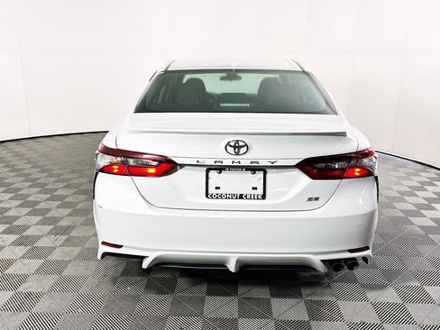 Used 2024 Toyota Camry SE image 4