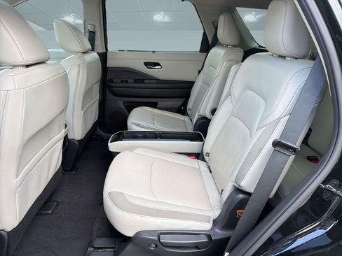 Used 2023 Nissan Pathfinder SL w/ SL Premium Package FWD image 15