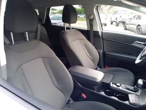 Used 2025 Kia Sportage LX image 15