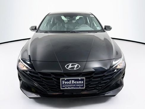 Used 2023 Hyundai Elantra SEL w/ Convenience Package FWD image 2