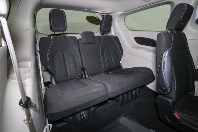 Used 2022 Chrysler Voyager LX FWD image 19