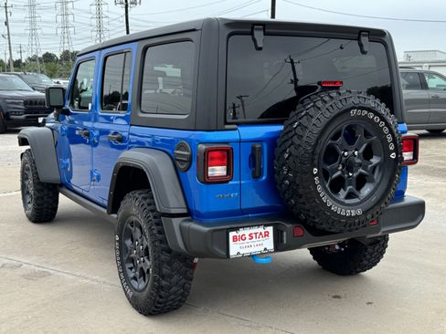Used 2023 Jeep Wrangler Unlimited w/ Convenience Group AWD/4WD image 9